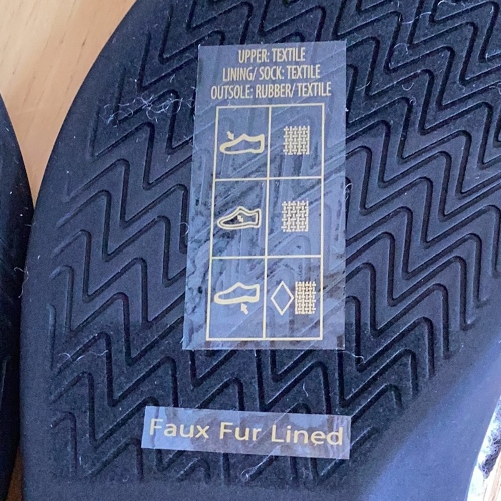 Everlane The Renew Teddy Sport Sandals. Black with cream Sherpa lining. Size 6 - Picture 12 of 15